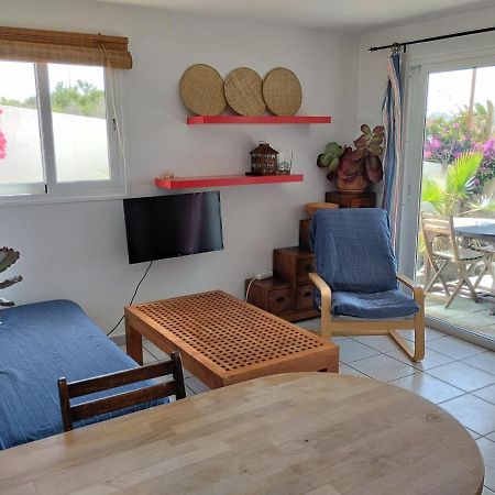 Beautiful Small Bungalow, Amazing Views And Garden Famara Exterior photo