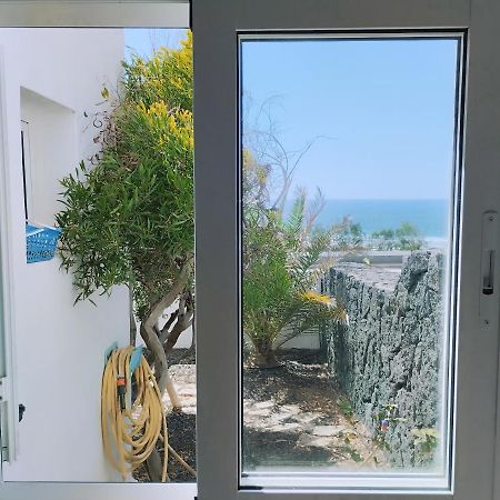 Beautiful Small Bungalow, Amazing Views And Garden Famara Exterior photo