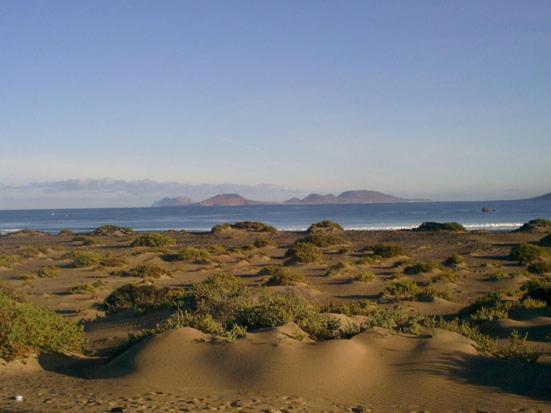 Beautiful Small Bungalow, Amazing Views And Garden Famara Exterior photo