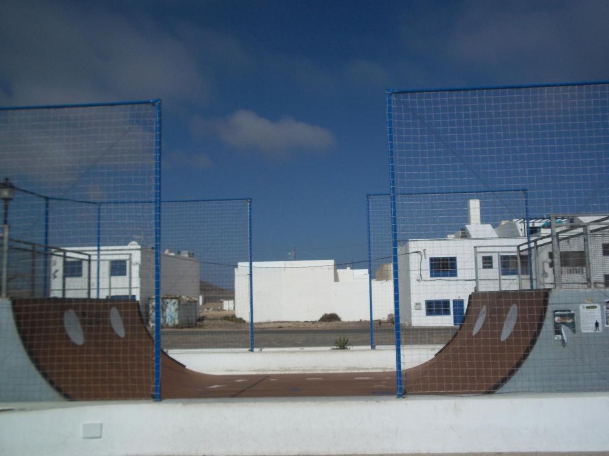 Beautiful Small Bungalow, Amazing Views And Garden Famara Exterior photo