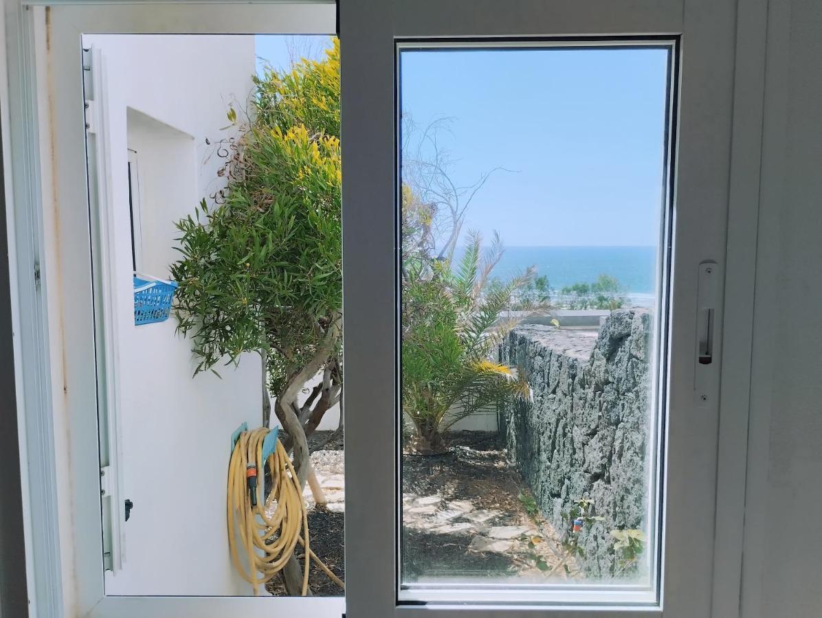 Beautiful Small Bungalow, Amazing Views And Garden Famara Exterior photo