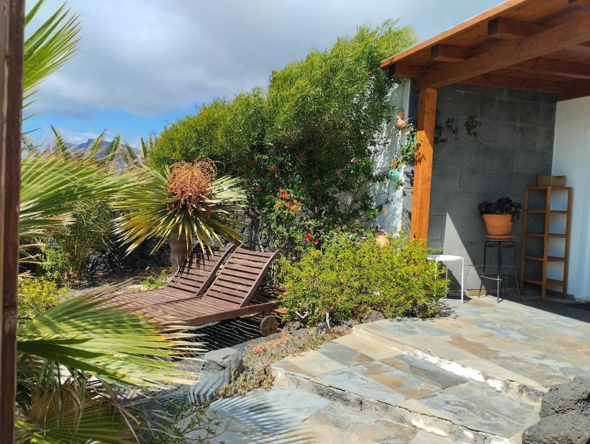 Beautiful Small Bungalow, Amazing Views And Garden Famara Exterior photo
