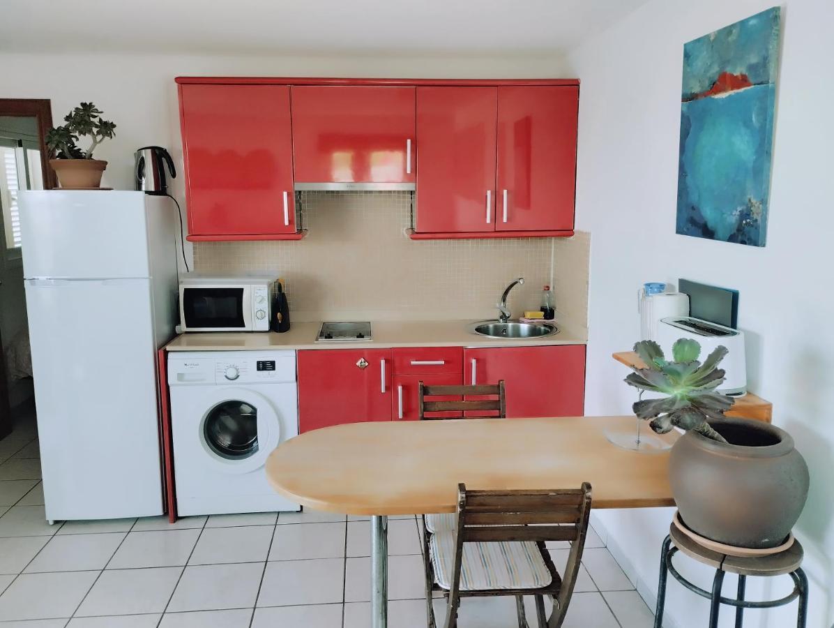 Beautiful Small Bungalow, Amazing Views And Garden Famara Exterior photo
