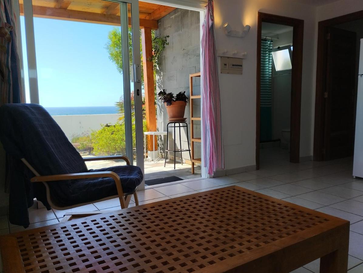 Beautiful Small Bungalow, Amazing Views And Garden Famara Exterior photo