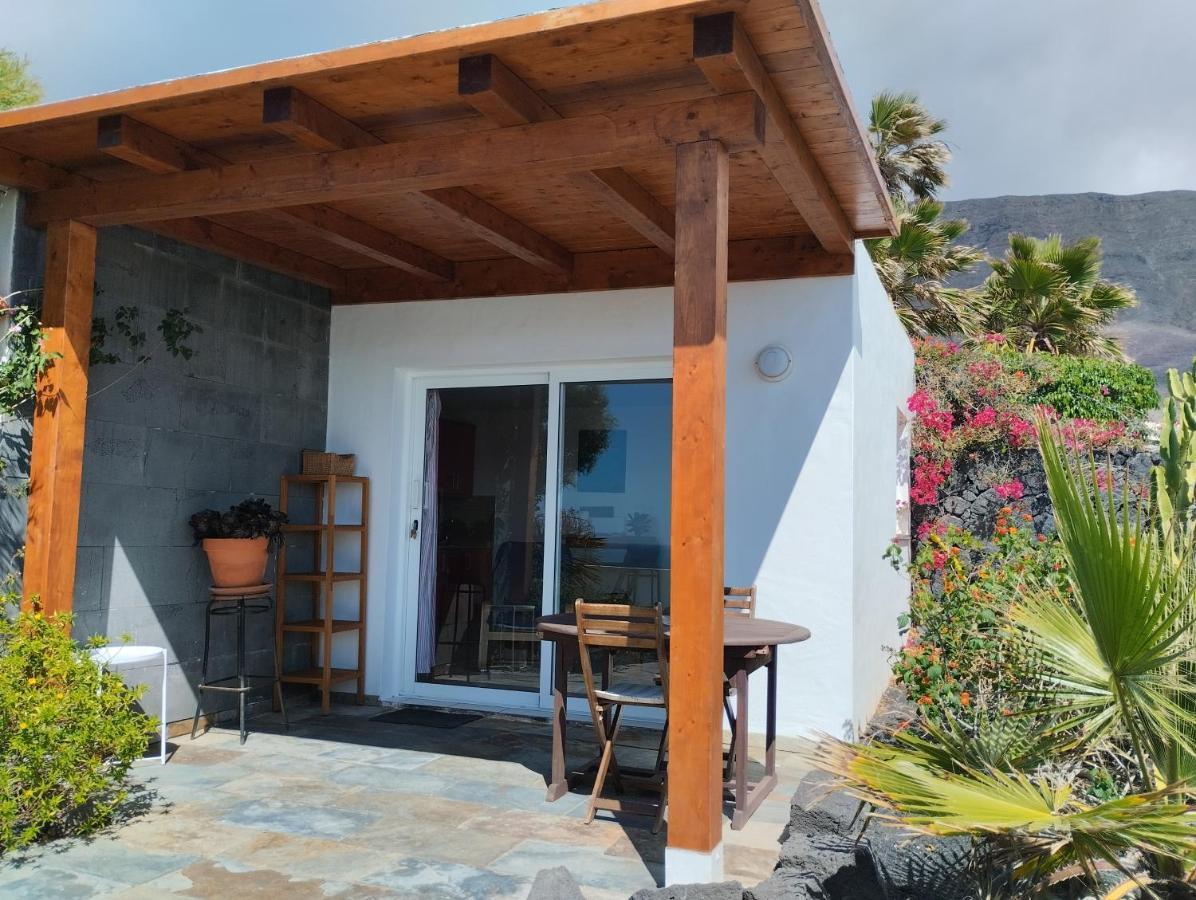 Beautiful Small Bungalow, Amazing Views And Garden Famara Exterior photo
